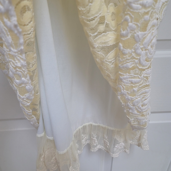Pretty Angel Ivory Floral Lace Top - Picture 5 of 6